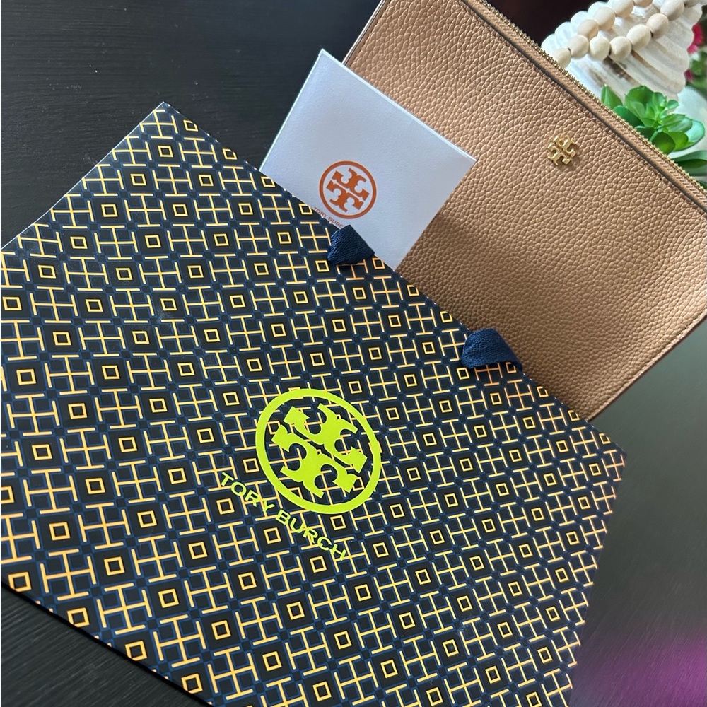 Tory Burch Brown Leather Blake Slim Crossbody/Pouch with Gold Accent NWT - Picture 7 of 7